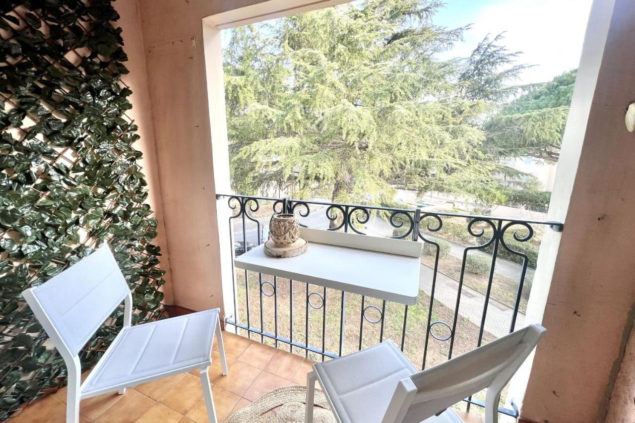 Old-world Charm With Modern Comforts Appartement Fréjus